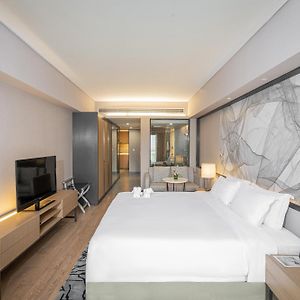 Executive Studio King Bed